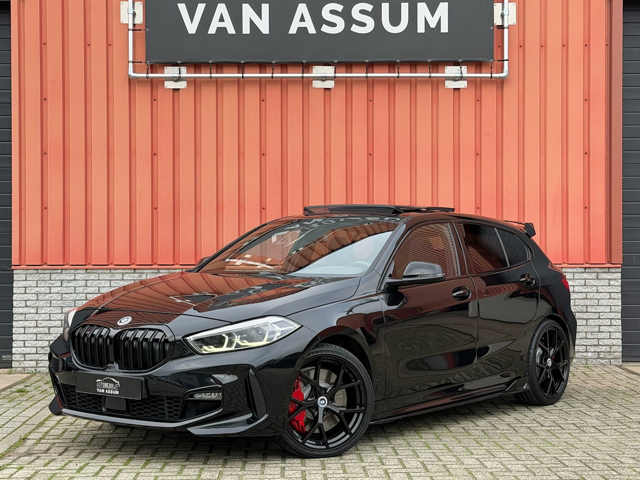 BMW 1-serie - 118i Introduction Edition M-Sport Pano Camera 19" - AutoWereld.nl
