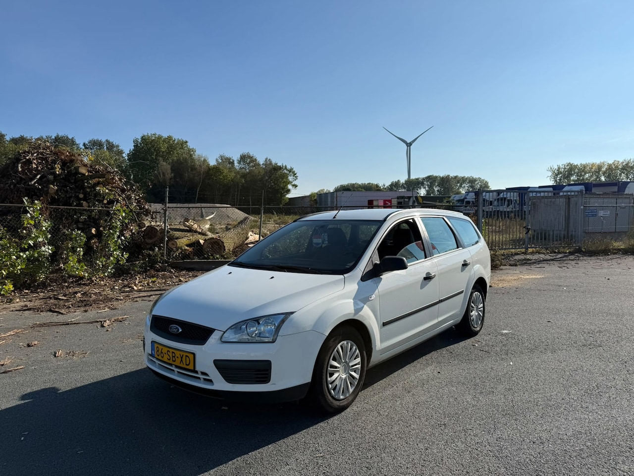 Ford Focus Wagon - 1.6-16V Champion ZO INGERUILD ZO WEG PRIJSJE - AutoWereld.nl