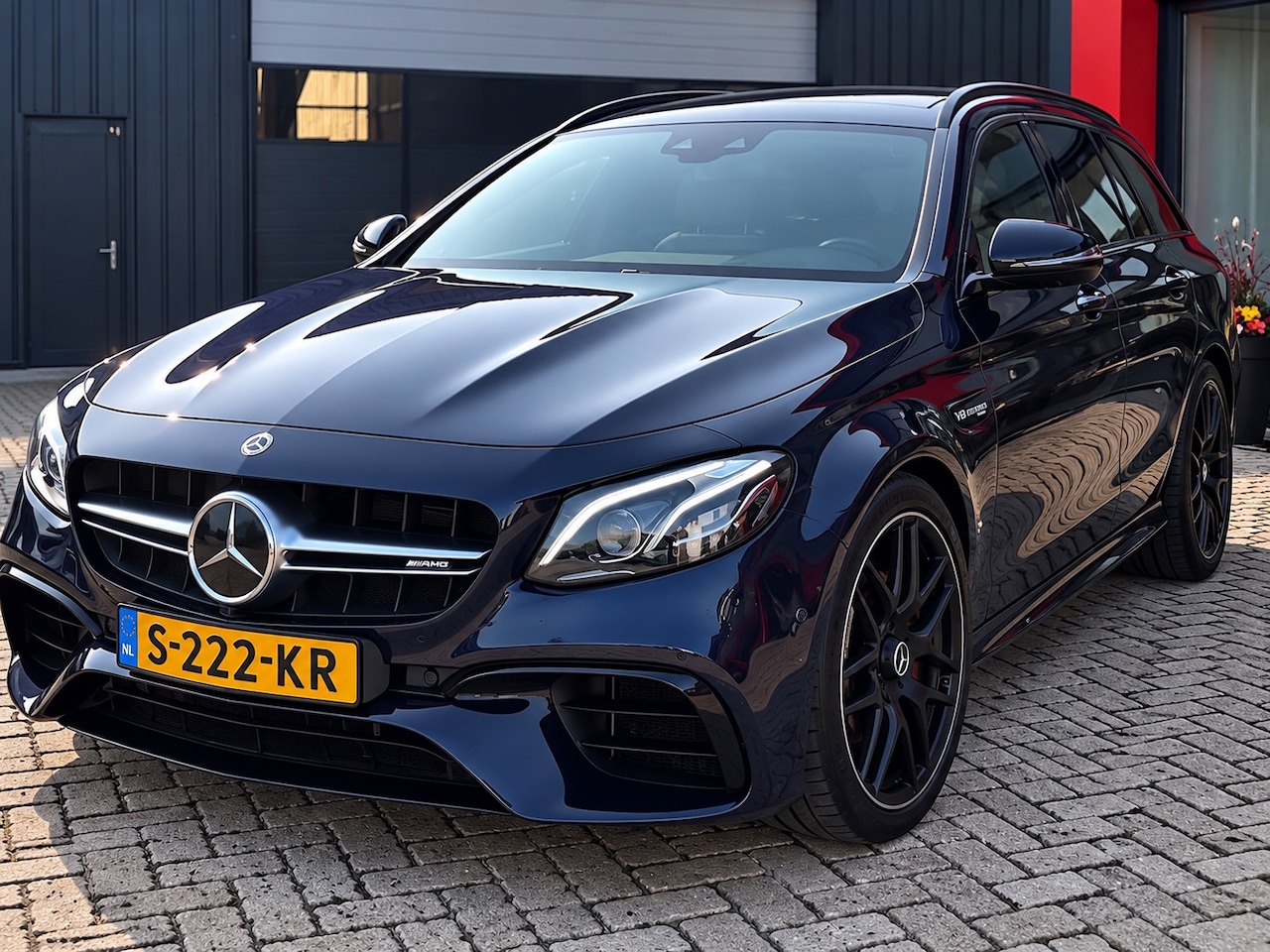Mercedes-Benz E-klasse Estate - AMG 63 4MATIC AKRAPOVIC/PANORAMADAK/2D BURMESTER/LED/360 CAMERA/HEAD UP/CARPLAY/ZEER COMPL - AutoWereld.nl