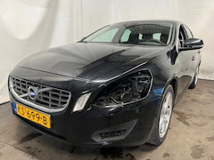 Volvo V60 - 2.0 D3 Summum SCHADEAUTO