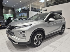 Mitsubishi Eclipse Cross - 2.4 PHEV Intense+ | Trekhaak | Navigatie | Camera | Stoelverwarming |