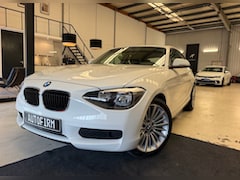 BMW 1-serie - 114i Dealer Onderhouden Garantie 18' LM velgen Parkeersensoren AUX