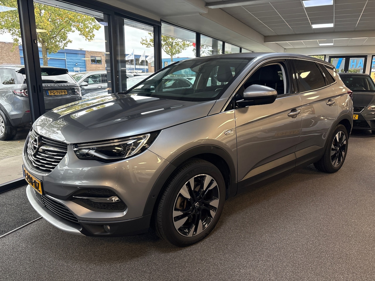 Opel Grandland X - 1.6 Turbo Hybrid Business Elegance / navi / camera / stoelverw / carplay / boeken - AutoWereld.nl