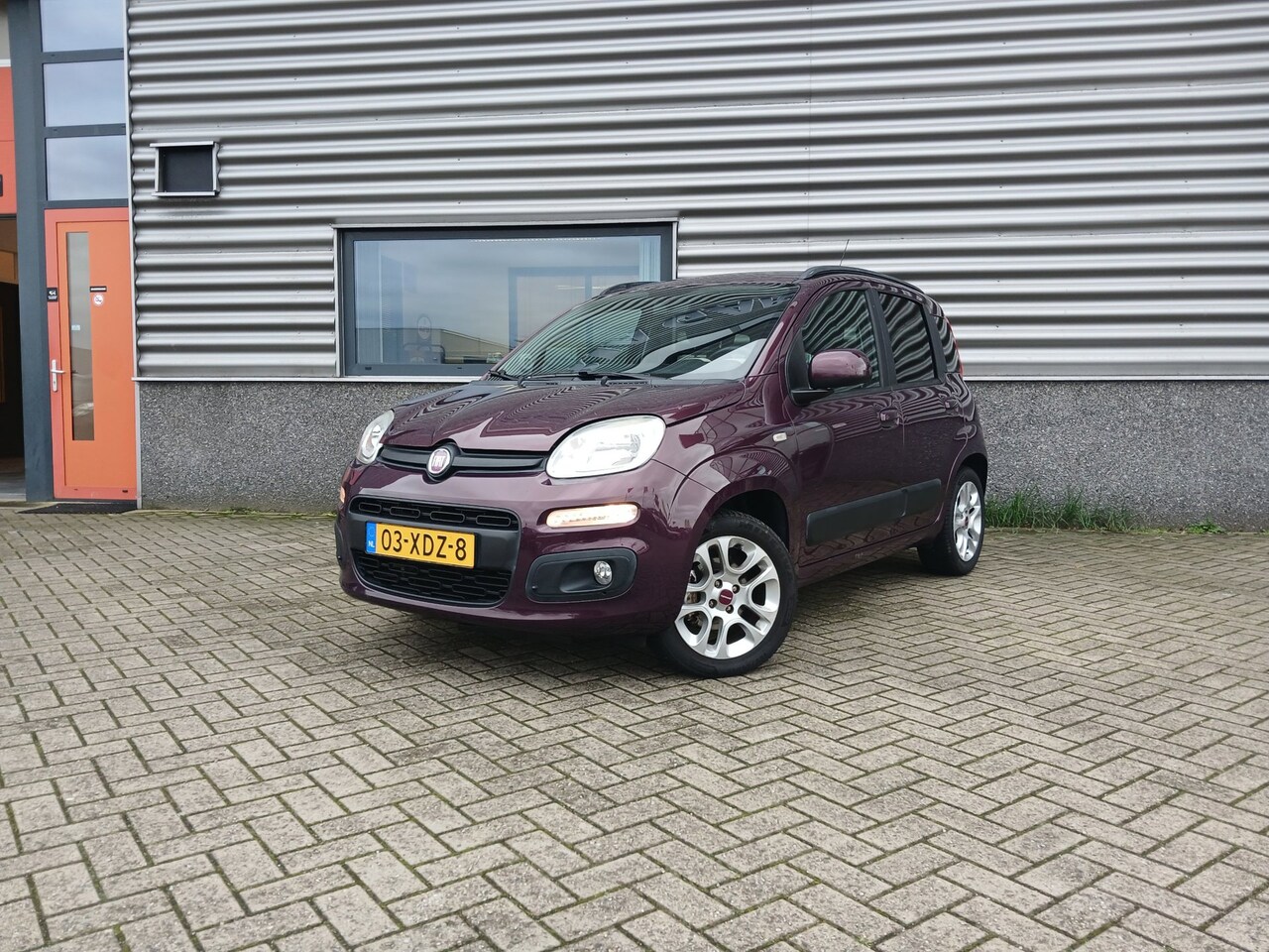 Fiat Panda - 0.9 TwinAir Lounge | Cruise | Airco | Paars Metallic - AutoWereld.nl