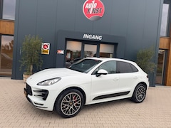 Porsche Macan - 3.6 Turbo 400 pk l pano l trekhaak l camera l bose l lucht vering