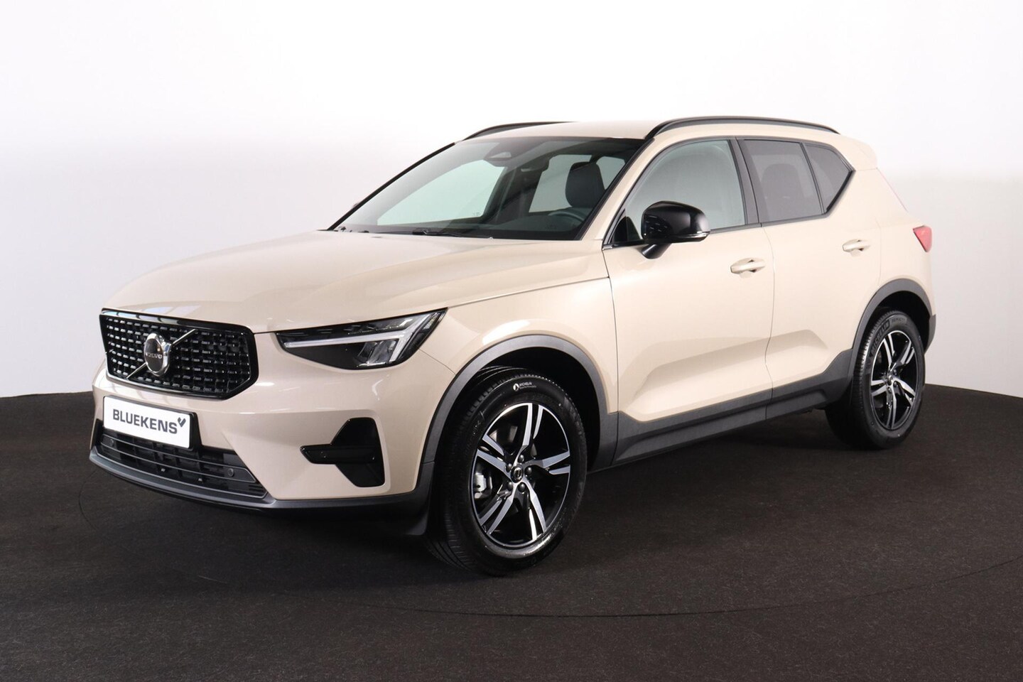 Volvo XC40 - B4 Plus Dark - IntelliSafe Assist & Surround - Harman/Kardon audio - Parkeercamera achter - AutoWereld.nl