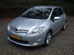 Toyota Auris - 1.6 Aspiration clima cruise facelift 5 drs NL auto zilvergrijs