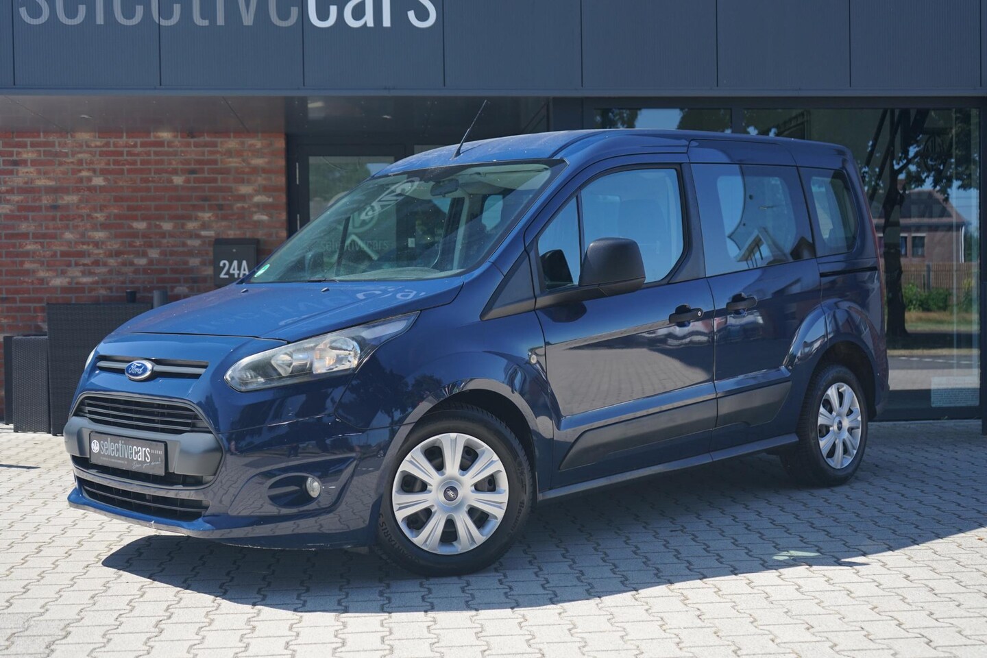 Ford Tourneo Connect - 1.0 EcoBoost 74kW Trend , Nieuwe Distributie, Cruise, Clima, 5-zitter. - AutoWereld.nl