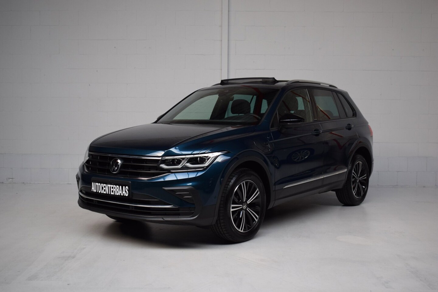 Volkswagen Tiguan - 1.4 TSI eHybrid PHEV VIRTUAL / EL.TREKHAAK / PANORAMADAK / 360CAMERA / IQ-LIGHT / SFEERVER - AutoWereld.nl