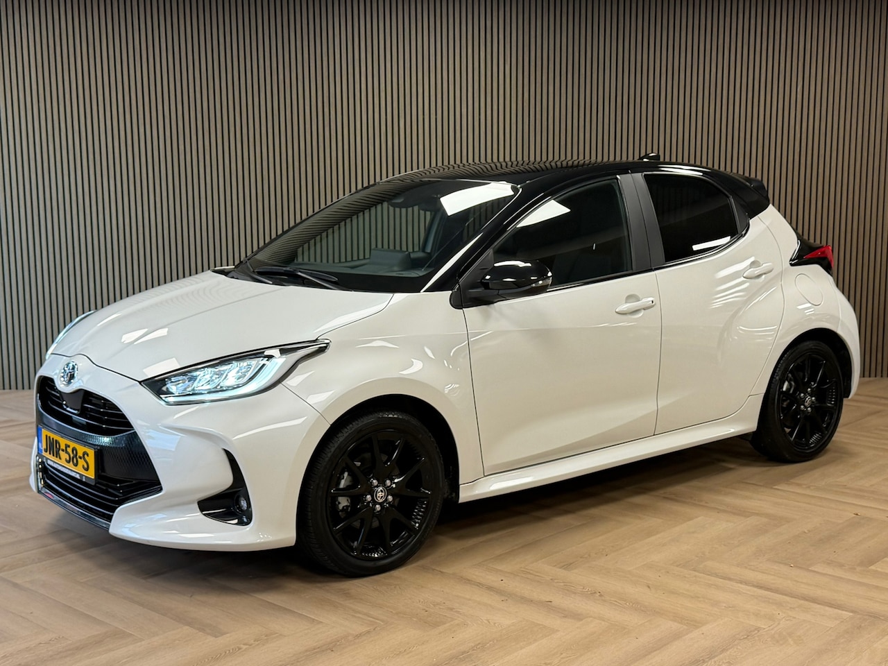 Toyota Yaris - 1.5 Hybrid GR Sport AUT. CAMERA NAVIGATIE KEYLESS-GO LANE-ASSIST STOELVERWARMING AIRCO CRU - AutoWereld.nl