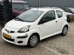 Toyota Aygo - 1.0-12V Aspiration Green 2011 APK 11-2027