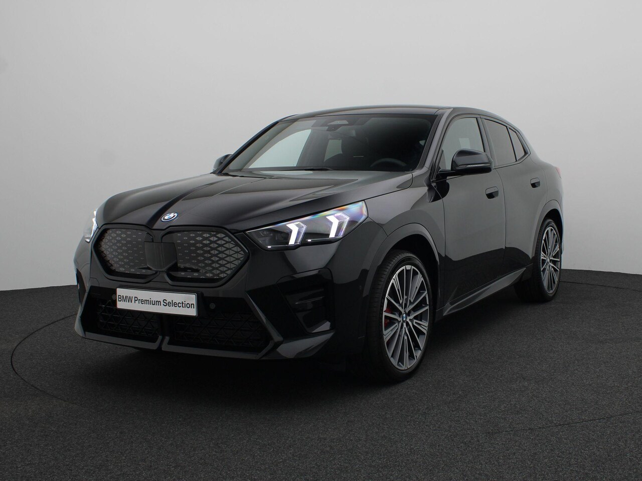 BMW iX2 - M Sport Edition Premium Pack | Comfort Pack | Comfort Access | Achteruitrijcamera | Glazen - AutoWereld.nl