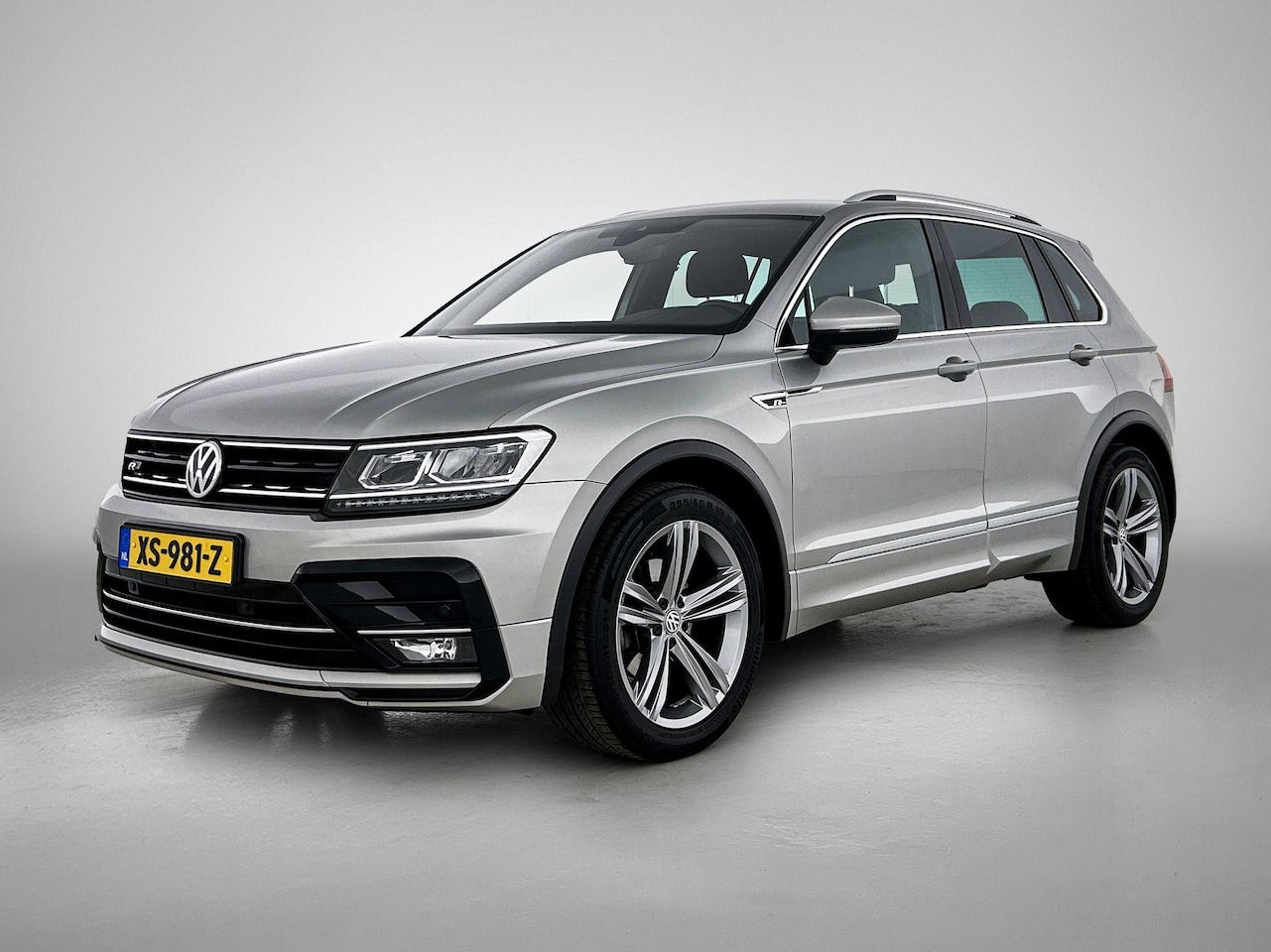 Volkswagen Tiguan - 1.5 TSI ACT R-Line 150 PK | Automaat | Keyless | Digitale Cockpit | Elektrische Achterklep - AutoWereld.nl