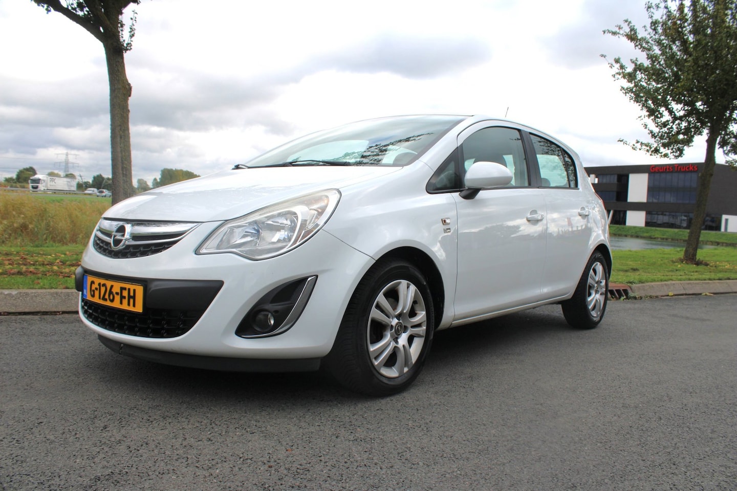 Opel Corsa - 1.2-16V Anniversary Edition Airco APK 13-09-2027 - AutoWereld.nl