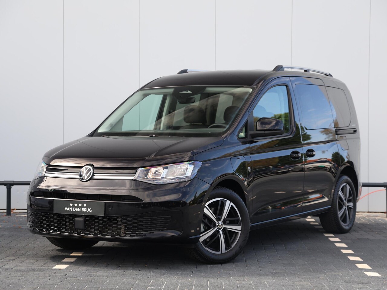 Volkswagen Caddy - 1.5 TSI 115pk eHybrid Kombi Life | Navigatie | ACC | ECC | Camera | App connenct | Stoelve - AutoWereld.nl