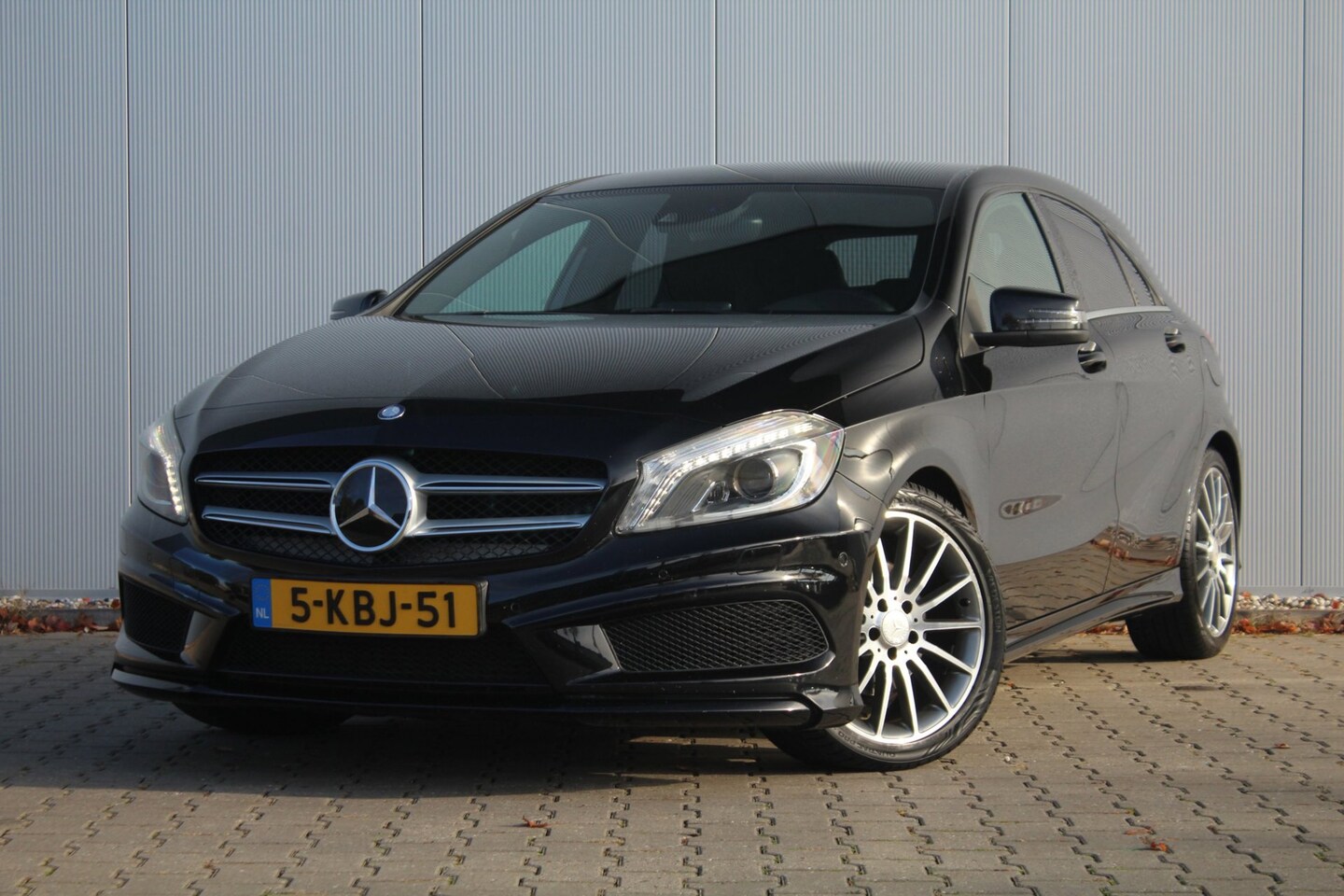 Mercedes-Benz A-klasse - 200 Ambition AMG | Harman & Kardon | Camera | Stoelverwarming | Navi | Clima / Cruise | - AutoWereld.nl