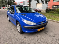 Peugeot 206 - 1.1 X-Design rijdt schakelt goed