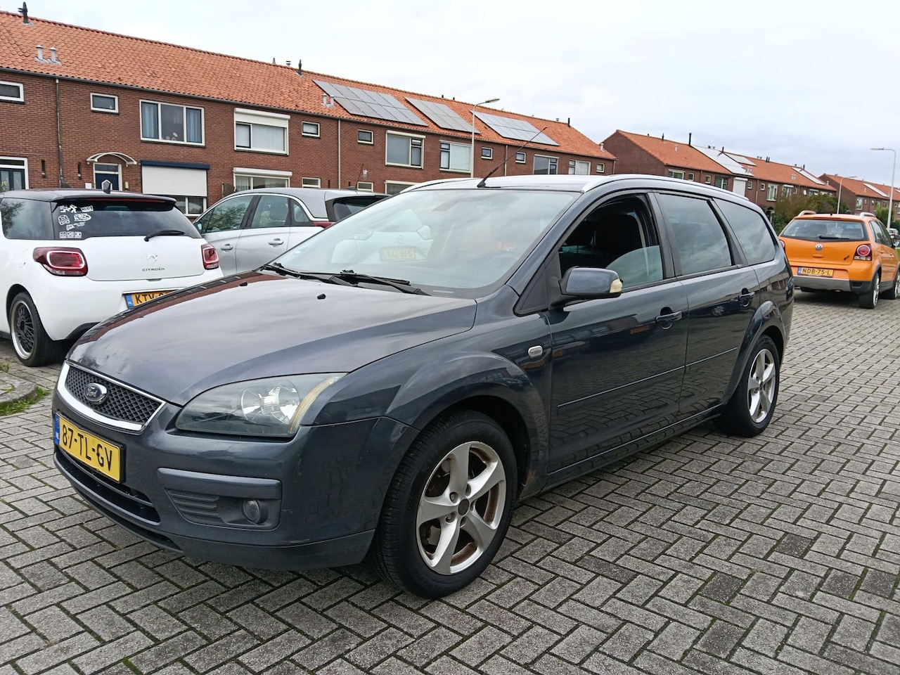 Ford Focus Wagon - 2.0-16V Titanium 2.0-16V Titanium - AutoWereld.nl