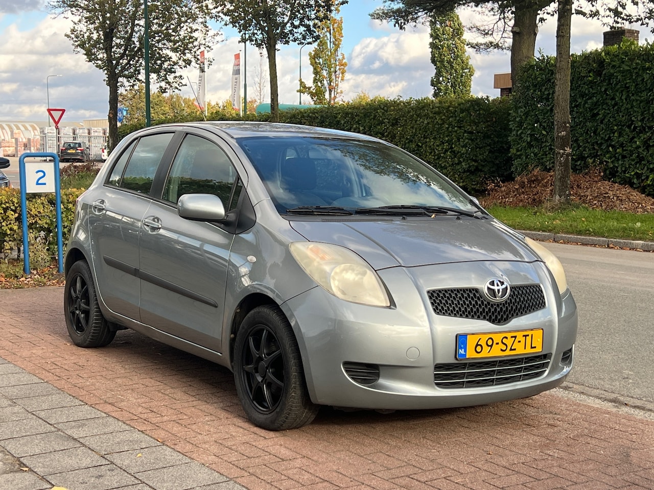 Toyota Yaris - 1.3 VVTi Sol *Airco| + Nwe APK - AutoWereld.nl