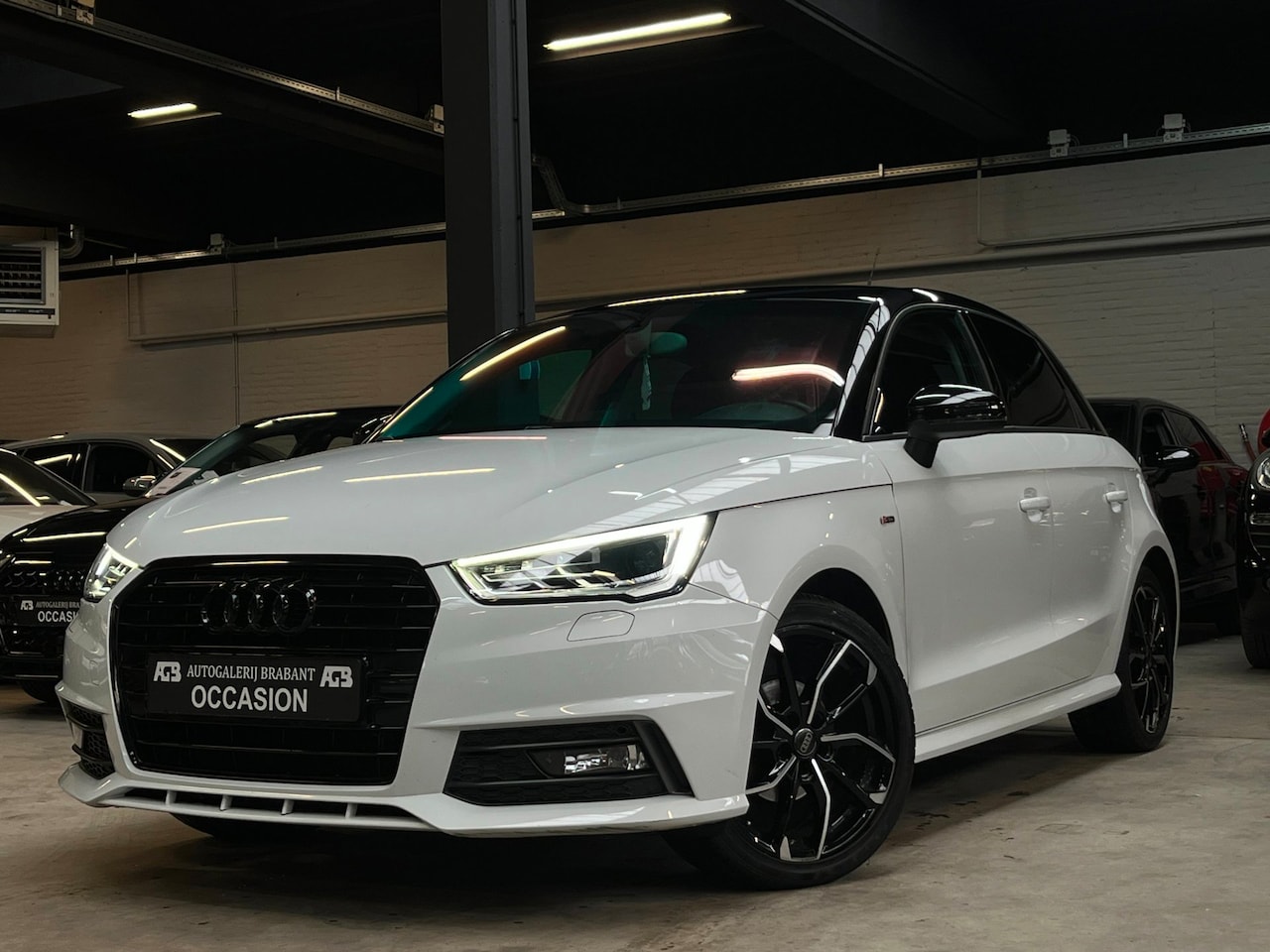 Audi A1 Sportback - 1.0 TFSI Adrenalin XenonLed/Navi/95pk/NweApk - AutoWereld.nl