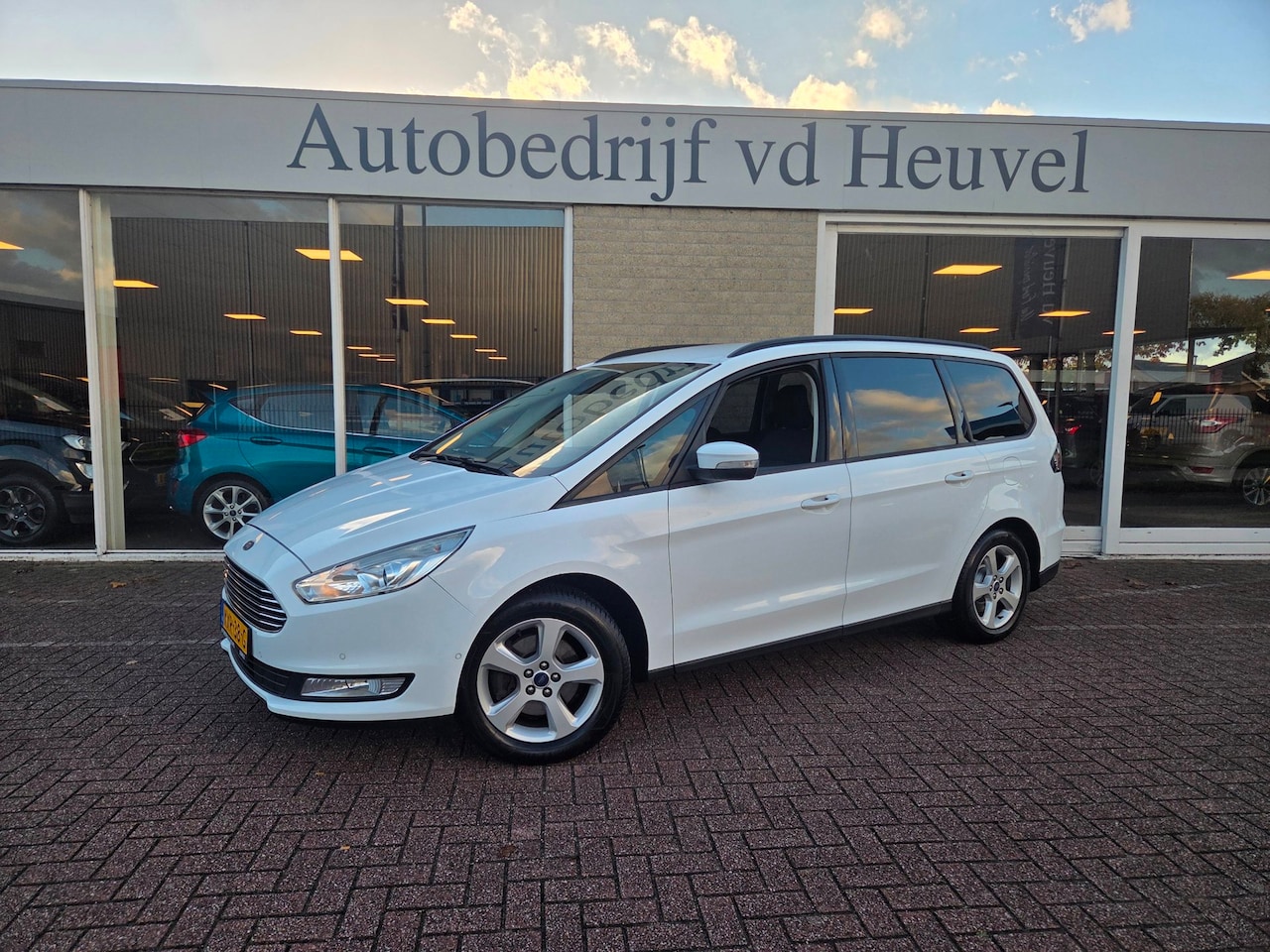 Ford Galaxy - 1.5 Titanium *Gereviseerde motor*Nieuwe Distributie*Camera*Stoel-Voorruit verwarming* Rijk - AutoWereld.nl