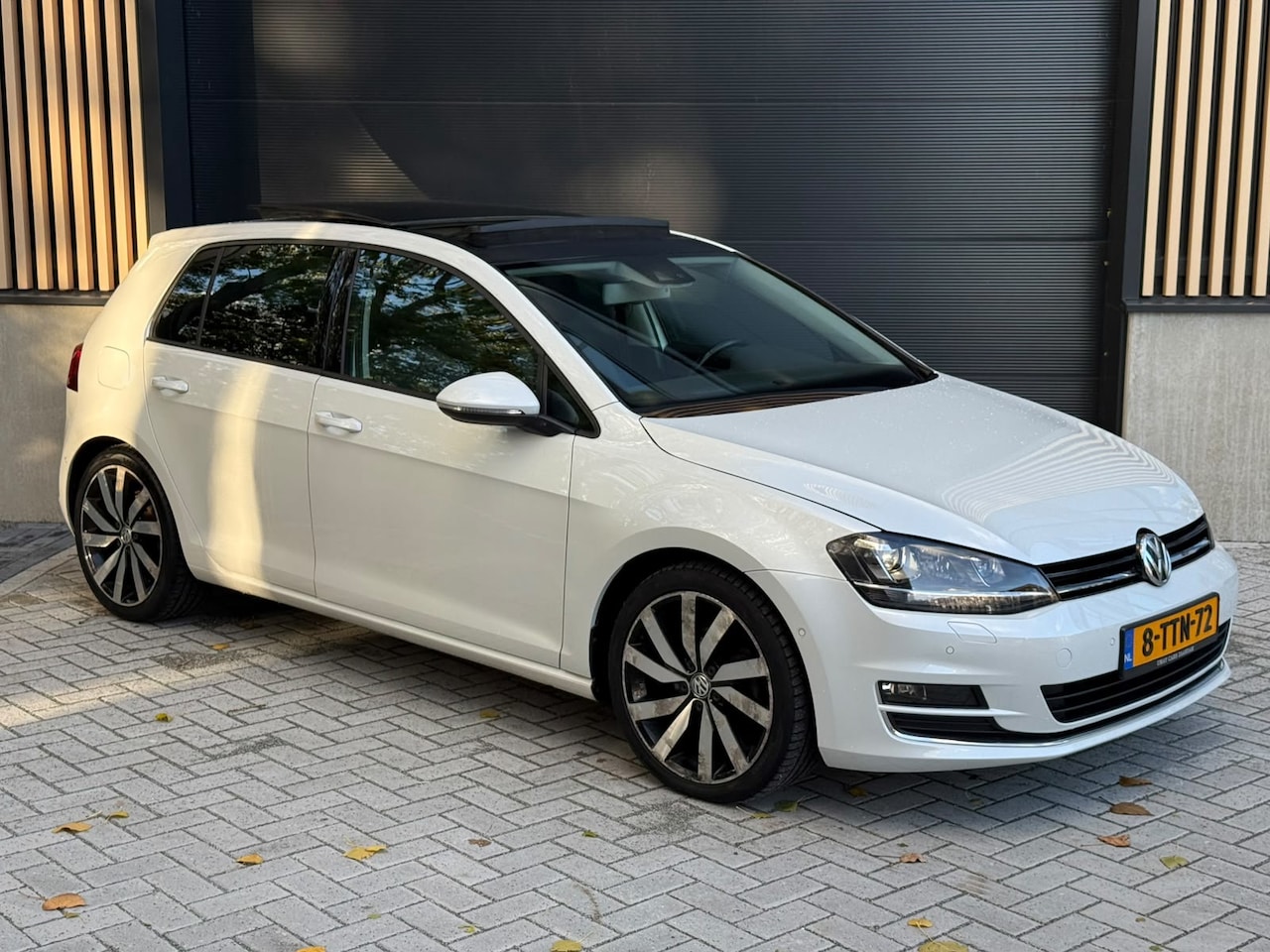 Volkswagen Golf - 1.4 TSI ACT Highline Pano, Xenon, Camera, Bomvol! - AutoWereld.nl