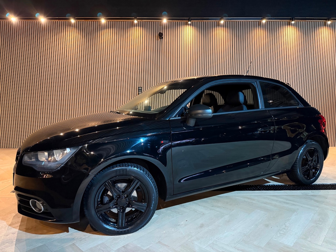 Audi A1 - 1.2 TFSI S-Line | Black on Black | Alcantara | Stoelverwarming - AutoWereld.nl