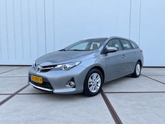 Toyota Auris Touring Sports - 1.8 Hybrid Clima - Lm velgen - navi - bluetooth - cruise control - usb - aux - dealer onde