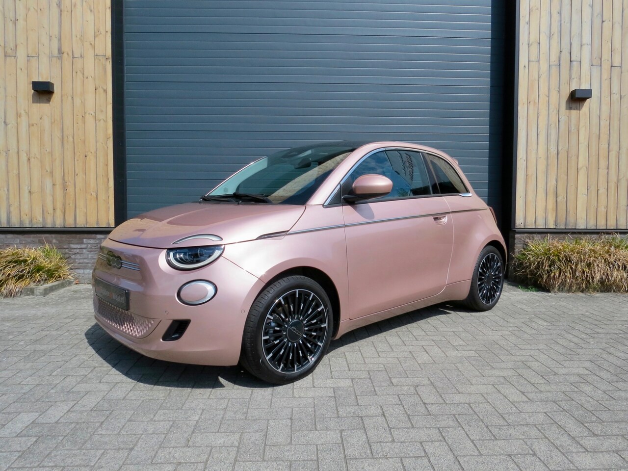 Fiat 500e - La Prima 42 kWh by Bocelli *Pano *CarPlay *Jbl - AutoWereld.nl