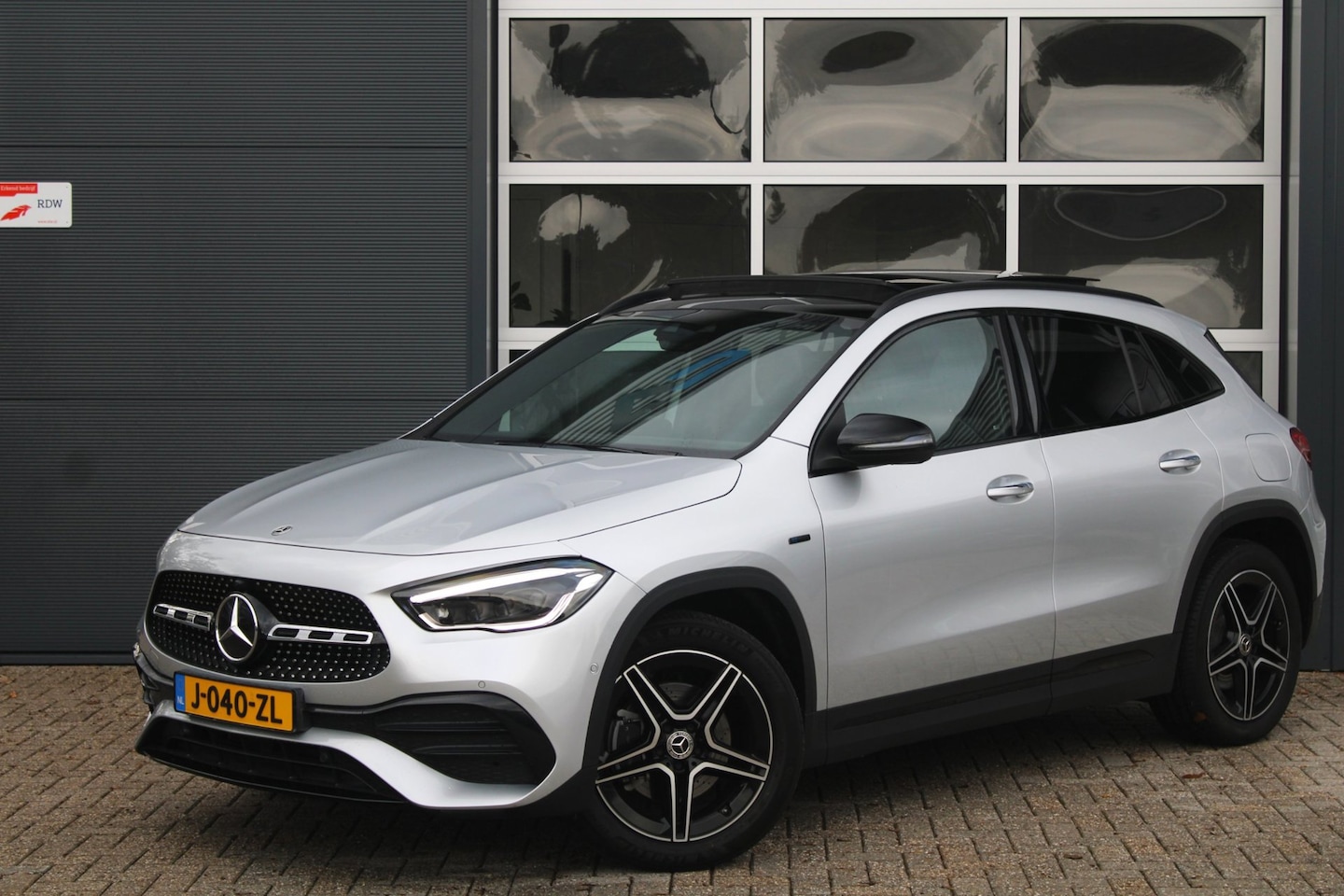 Mercedes-Benz GLA-Klasse - 250 e AMG-Line Org. NL | Pano | Memory | Sfeer | Elek. Trekhaak | Camera - AutoWereld.nl