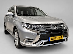 Mitsubishi Outlander - 2.4 PHEV Intense+ Schuifdak - Leder - Stoel en Stuurverw - Camera - Navi - Keyless - Trekh