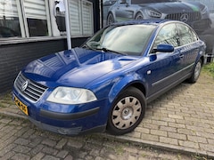 Volkswagen Passat - 2.0 Comfortline AUTOMAAT AIRCO schade