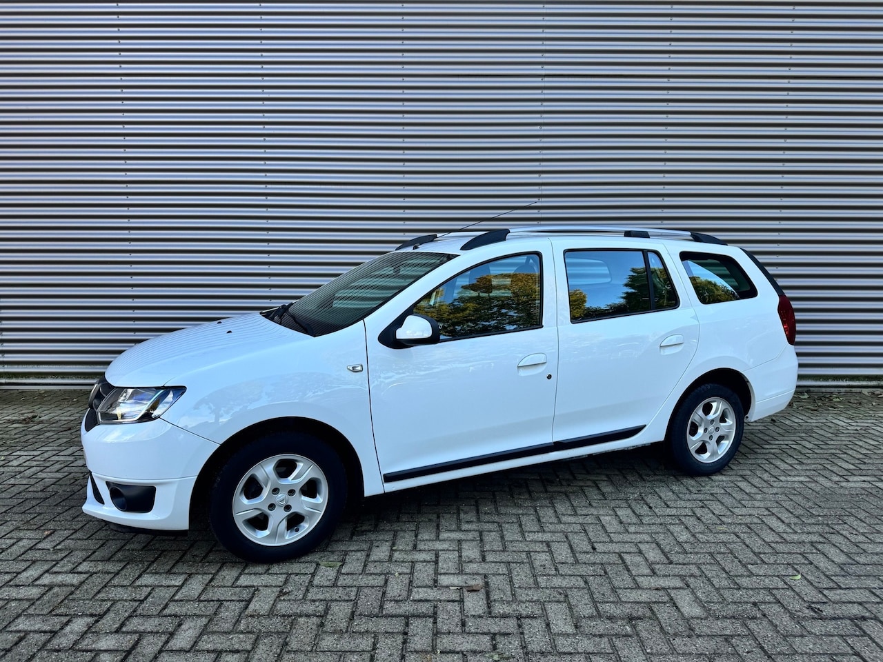 Dacia Logan MCV - 0.9 TCe Prestige Airco navi Cruise Pdc Bluetooth Goed Onderhouden!! - AutoWereld.nl
