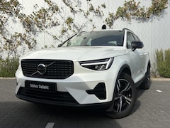 Volvo XC40 - 2.0 B4 Plus Dark | Trekhaak | Adaptieve Cruise Control | Stoel + Stuurverwarming | Parkeer