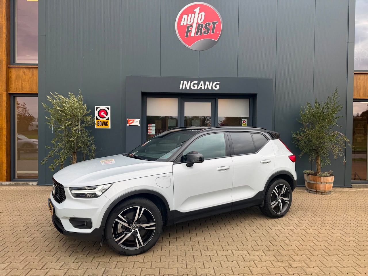 Volvo XC40 - 1.5 T4 Recharge R-Design l camera l leer - AutoWereld.nl