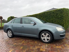 Volkswagen Jetta - 2.0 FSI Comfortline Airco & Trekhaak & Nieuwe APK