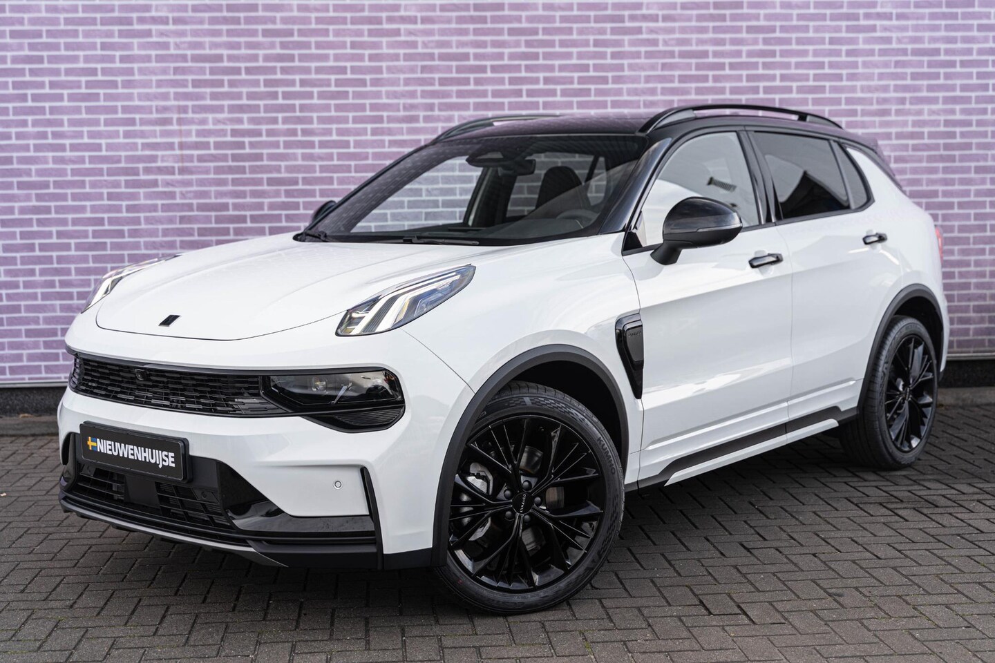 Lynk & Co 01 - 1.5 More | Trekhaak | PHEV | Two-Tone | Panoramadak | Infinity by Harman Audio | 360 Grade - AutoWereld.nl