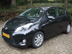 Toyota Yaris - 1.5 Full Hybrid Aspiration clima cruise navi zwart 5 deurs