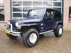 Jeep Wrangler - TJ 4.0i Sahara edition 4x4. Met hardtop en softtop APK t/m 10-2027