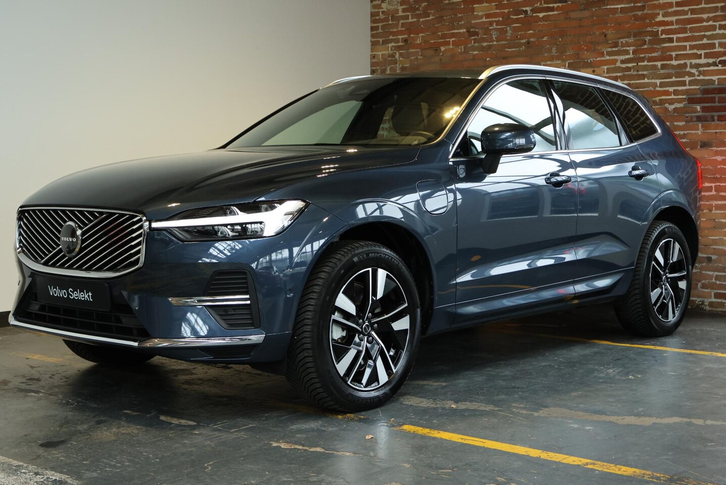 Volvo XC60 - T6 Plug-in hybrid AWD Plus Bright | Nieuw model | 360° Parkeercamera | Stoelverwarming | S - AutoWereld.nl