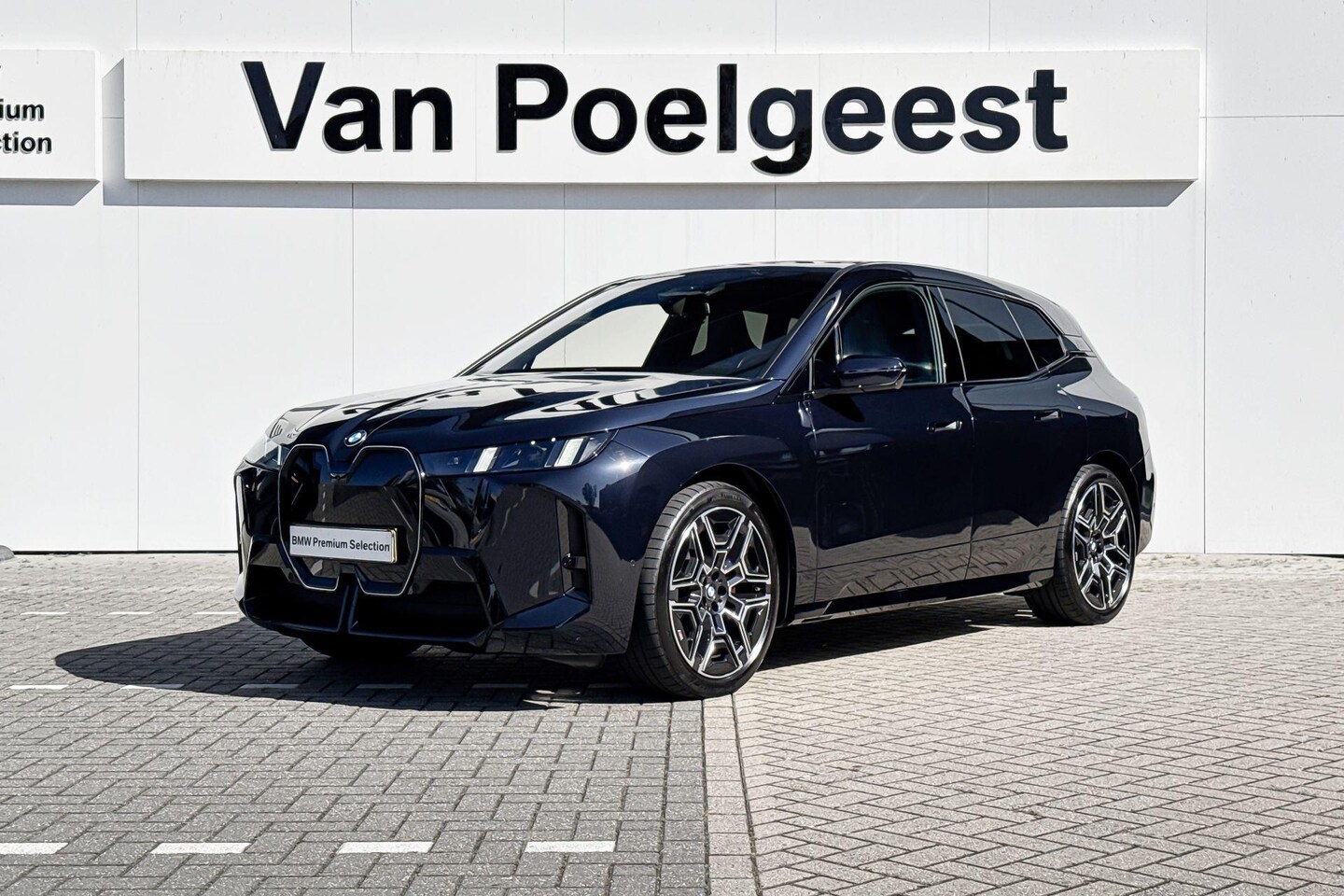 BMW iX - xDrive60 | 112 kWh | M Sport | Panoramadak | Driving Assistant Professional | - AutoWereld.nl