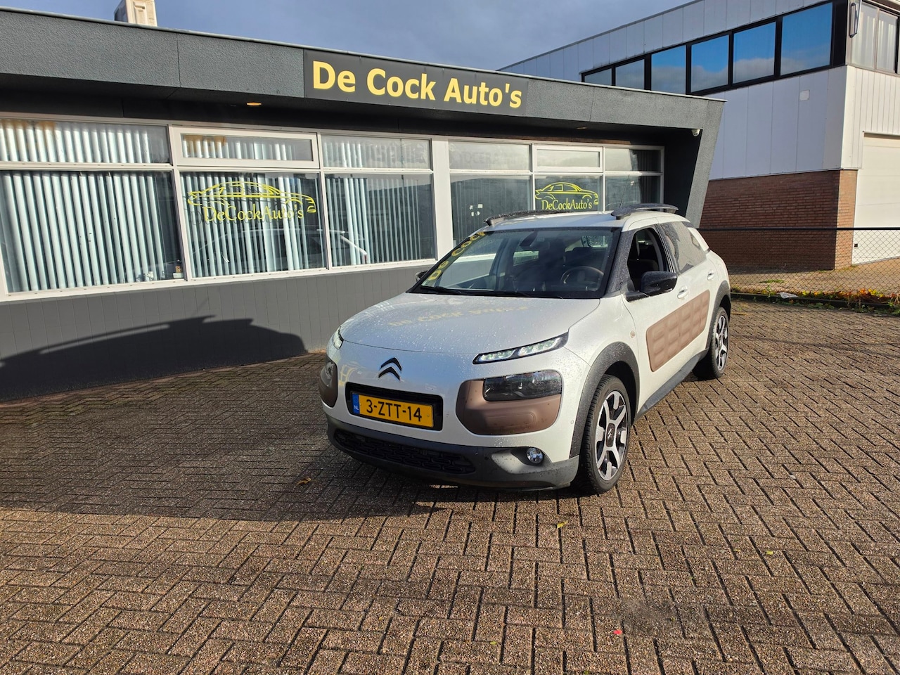 Citroën C4 Cactus - 1.2 PureTech Shine/TREKHAAK - AutoWereld.nl