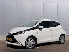 Toyota Aygo - 1.0 VVT-i x-play / Camera / Bluetooth / AC /