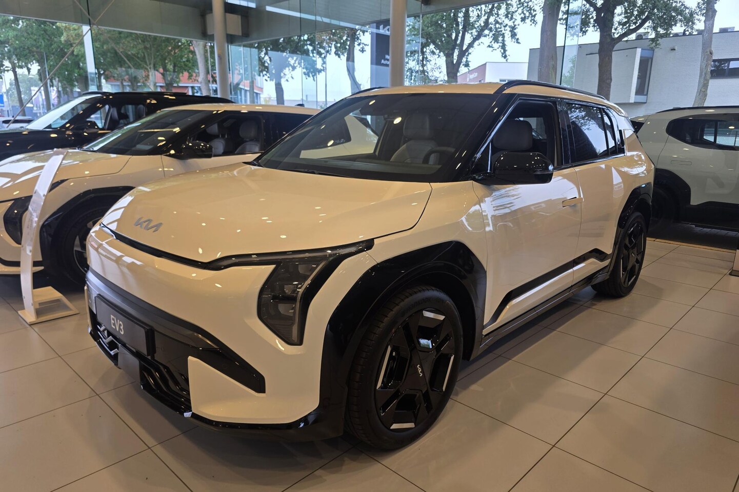 Kia EV3 - GT-Line Business Edition 81.4 kWh | Showroom actie | Roermond | - AutoWereld.nl