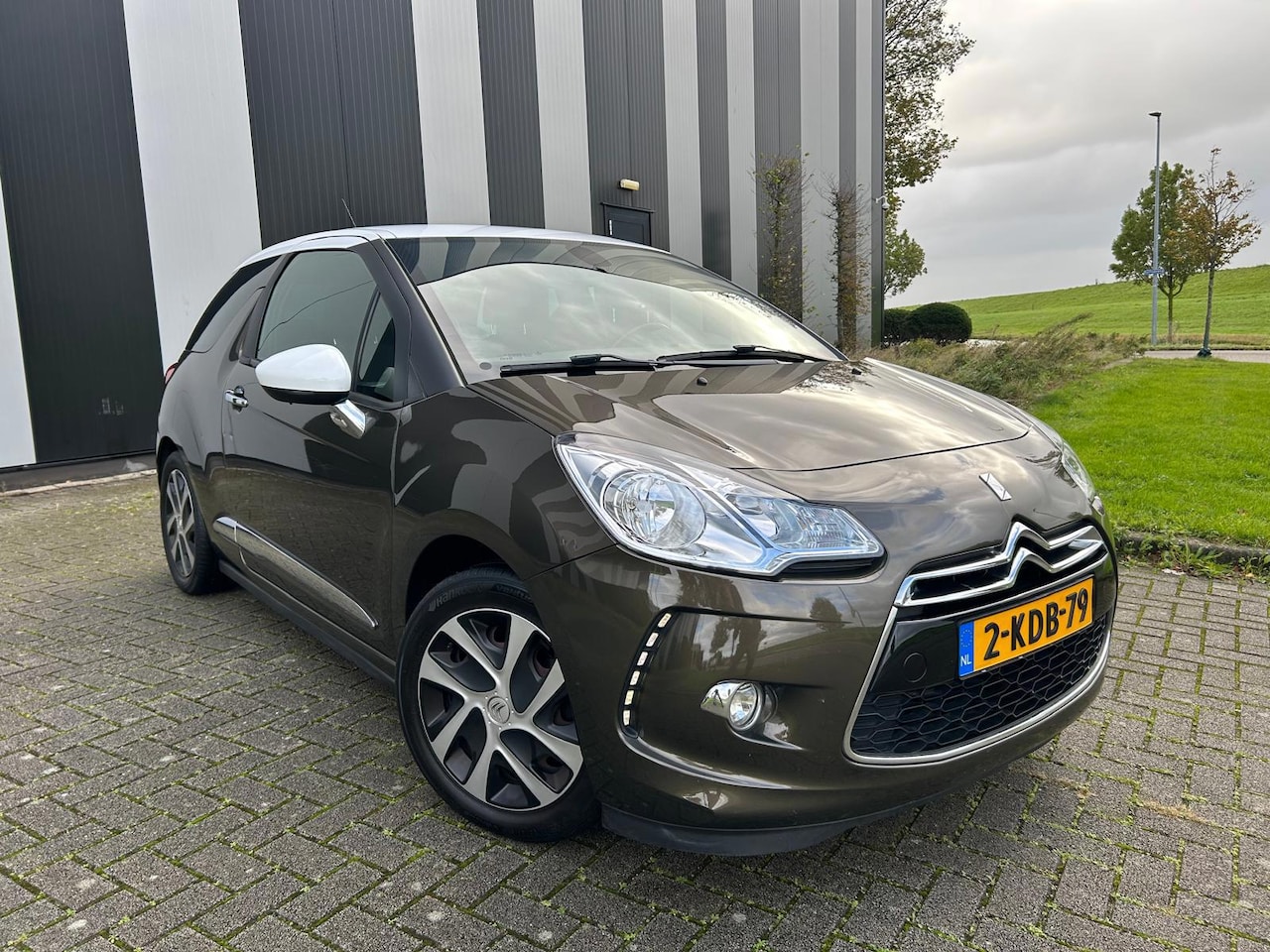 Citroën DS3 - 1.2 VTi So Chic 1e Eigenaar-Clima-Cruise-Pdc-Trekhaak - AutoWereld.nl