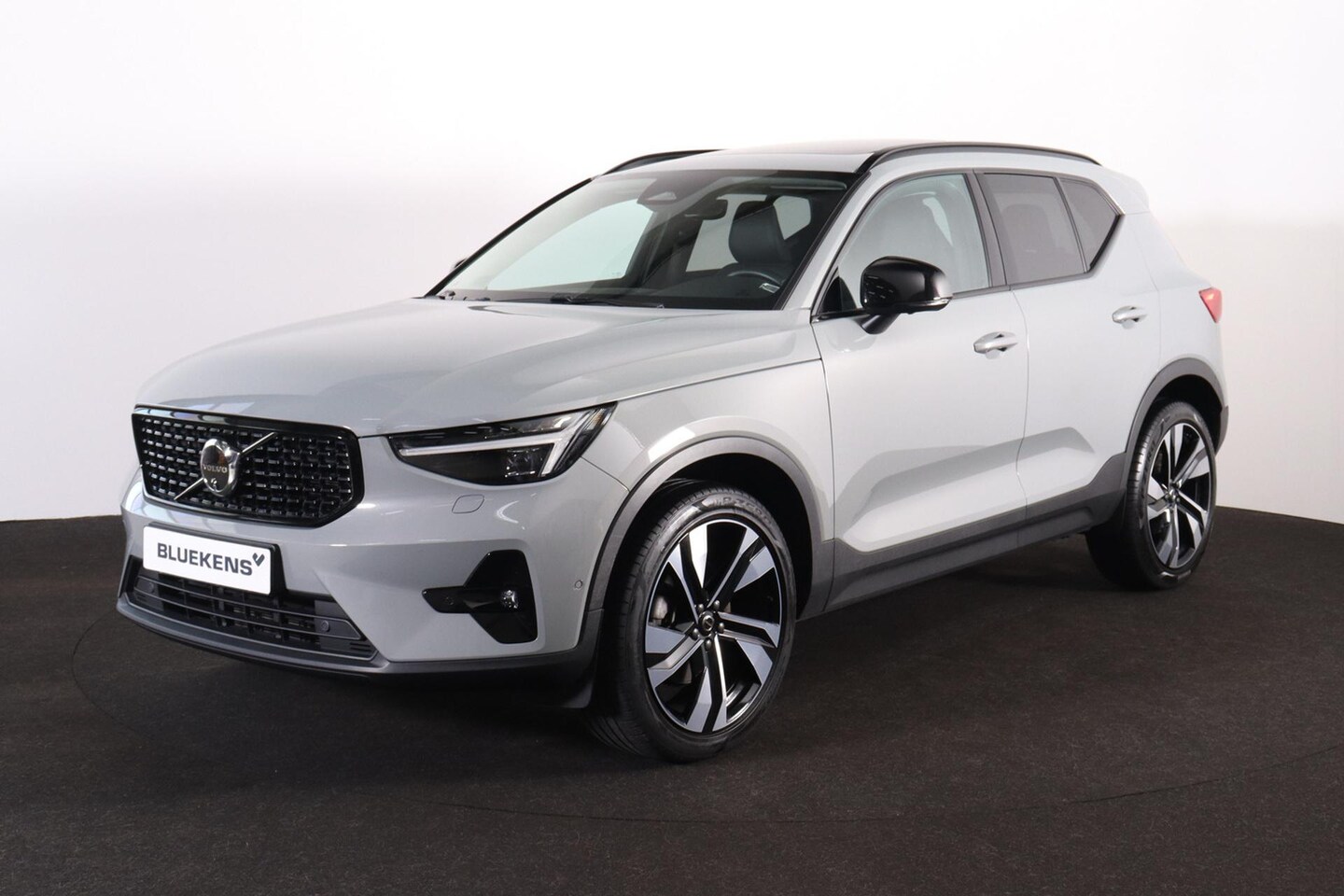 Volvo XC40 - B3 Ultimate Dark - Panorama/schuifdak - IntelliSafe Assist & Surround - 360º Camera - Harm - AutoWereld.nl