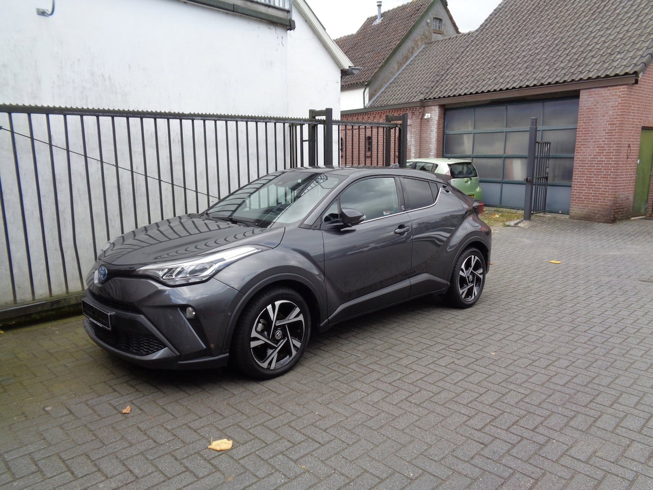 Toyota C-HR - 2.0 Hybrid Dynamic Edition, rijklaar bij TOYOTA specialist - AutoWereld.nl