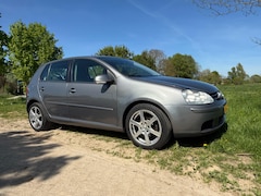 Volkswagen Golf - 1.6 Trendline