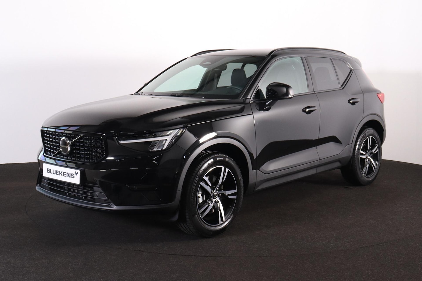 Volvo XC40 - B4 Plus Dark - IntelliSafe Assist & Surround - Harman/Kardon audio - Parkeercamera achter - AutoWereld.nl