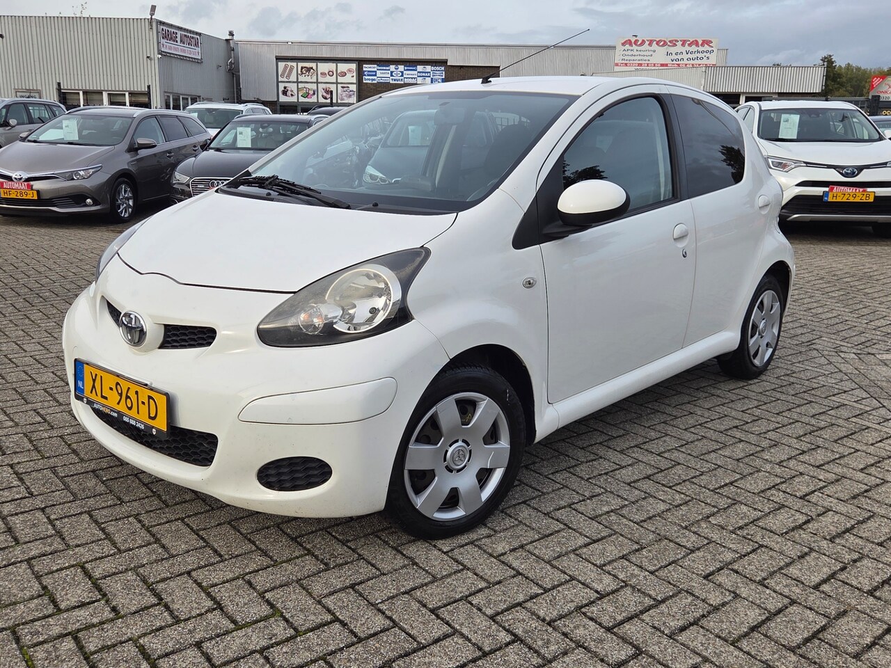 Toyota Aygo - 1.0-12V NAVIG--AIRCO-EERSTE EIGENAAR - AutoWereld.nl